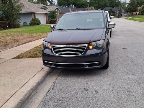 Used 2013 Chrysler Town & Country Touring-L w/ Entertainment Group #2 image 2