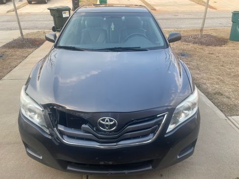 Used 2010 Toyota Camry LE image 2