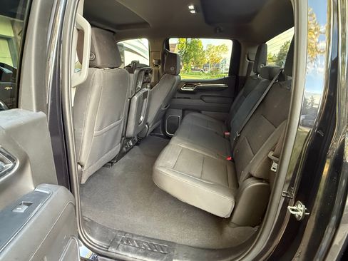 Used 2023 Chevrolet Silverado 1500 LT AWD/4WD image 9