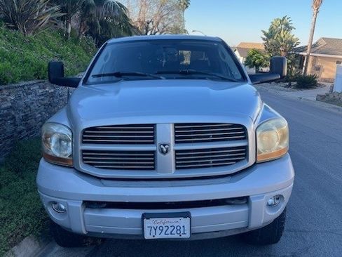 Used 2006 Dodge Ram 2500 Truck SLT image 2