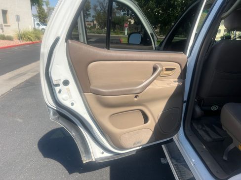Used 2001 Toyota Sequoia SR5 AWD/4WD image 16