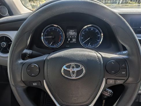 Used 2017 Toyota Corolla LE image 9