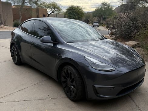 Used 2022 Tesla Model Y Performance image 2