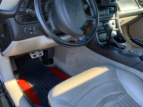 Used 2004 Chevrolet Corvette Convertible w/ Preferred Equipment Group image 18