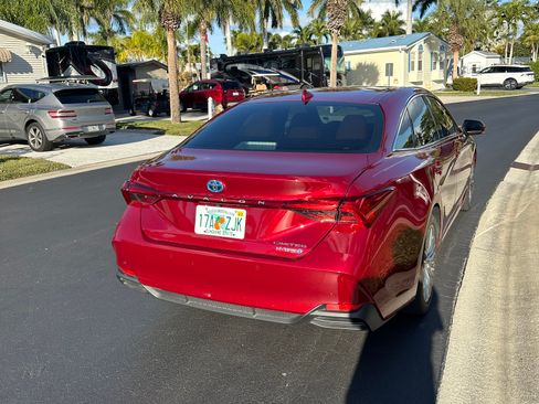 Used 2022 Toyota Avalon Limited image 5