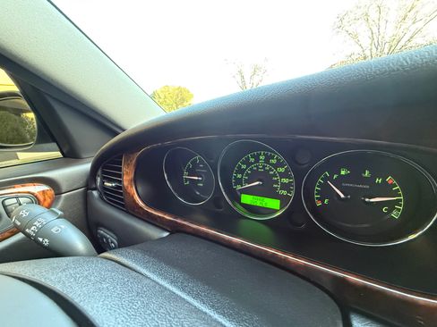 Used 2004 Jaguar XJ8 image 15