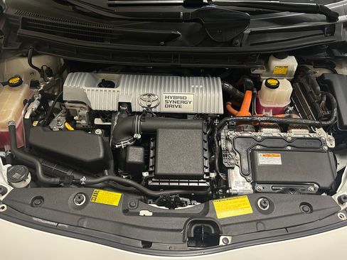 Used 2014 Toyota Prius Four w/ Solar Roof Package FWD image 15