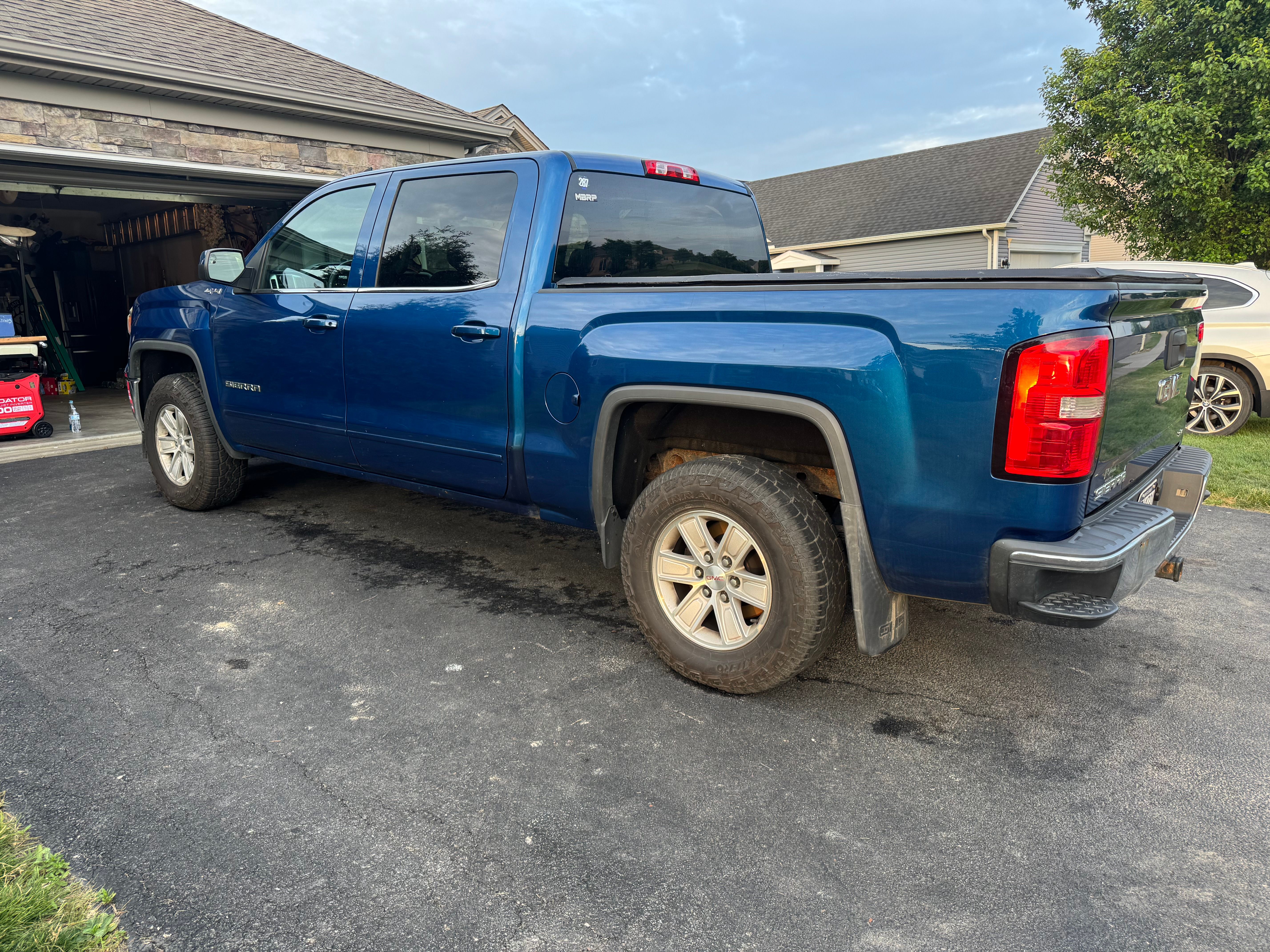Used 2015 GMC Sierra 1500 SLE w/ SLE Value Package AWD/4WD image 2