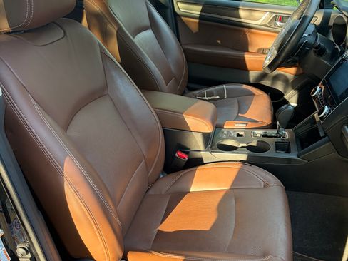 Used 2018 Subaru Outback 2.5i Touring AWD/4WD image 4