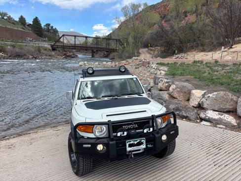 Used 2014 Toyota FJ Cruiser 4WD w/ Upgrade Package image 4