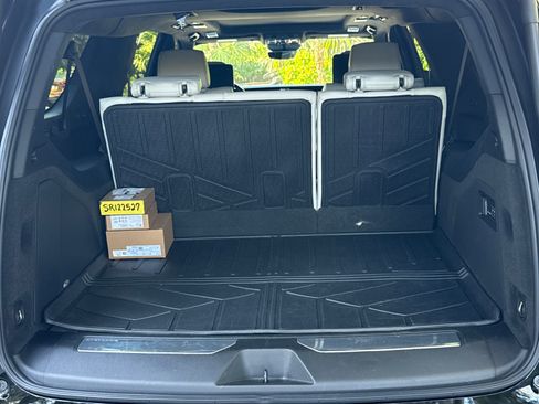 Used 2025 Cadillac Escalade ESV V image 10