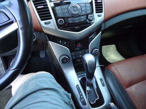 Used 2013 Chevrolet Cruze LT image 15