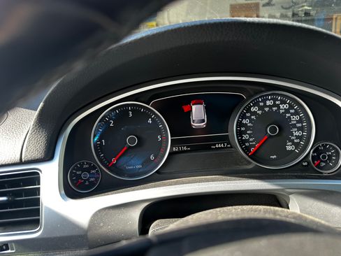 Used 2016 Volkswagen Touareg Sport image 10