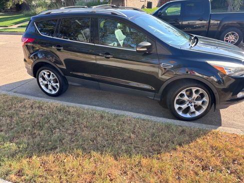 Used 2013 Ford Escape Titanium w/ Parking Technology Pkg AWD/4WD image 2
