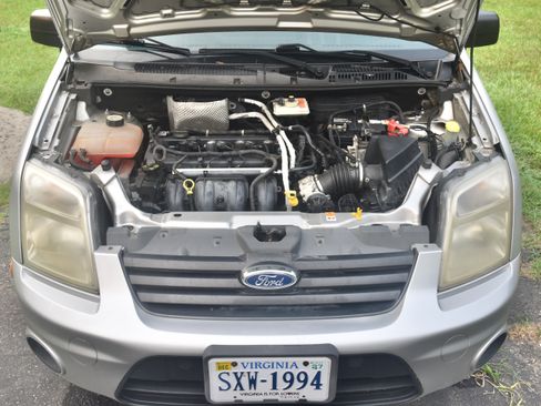 Used 2010 Ford Transit Connect XLT FWD image 13