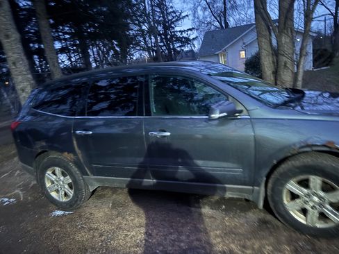 Used 2012 Chevrolet Traverse LT image 3