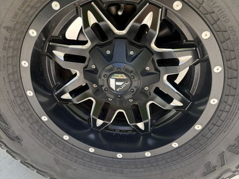 Used 2014 Jeep Wrangler Rubicon w/ Power Convenience Group image 16