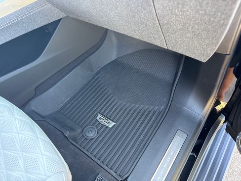 Used 2025 Cadillac Escalade Sport Platinum w/ LPO, Floor Liner Package AWD/4WD image 31