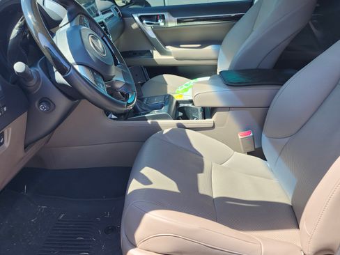 Used 2023 Lexus GX 460 Premium w/ Accessory Package image 10