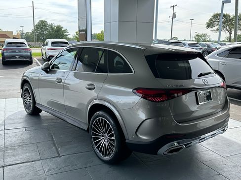 Used 2023 Mercedes-Benz GLC 300 4MATIC image 5