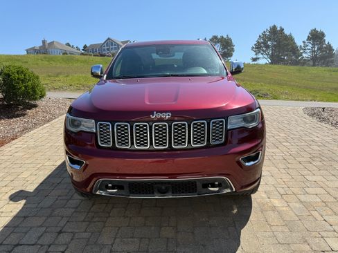 Used 2019 Jeep Grand Cherokee Overland AWD/4WD image 2