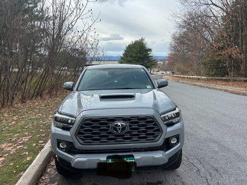 Used 2021 Toyota Tacoma TRD Sport w/ TRD Premium Sport Package image 5