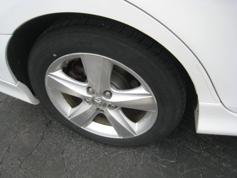 Used 2011 Toyota Camry SE w/ SE/XLE Extra-Value Pkg image 28