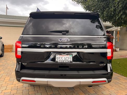 Used 2022 Ford Expedition Max XLT RWD image 5