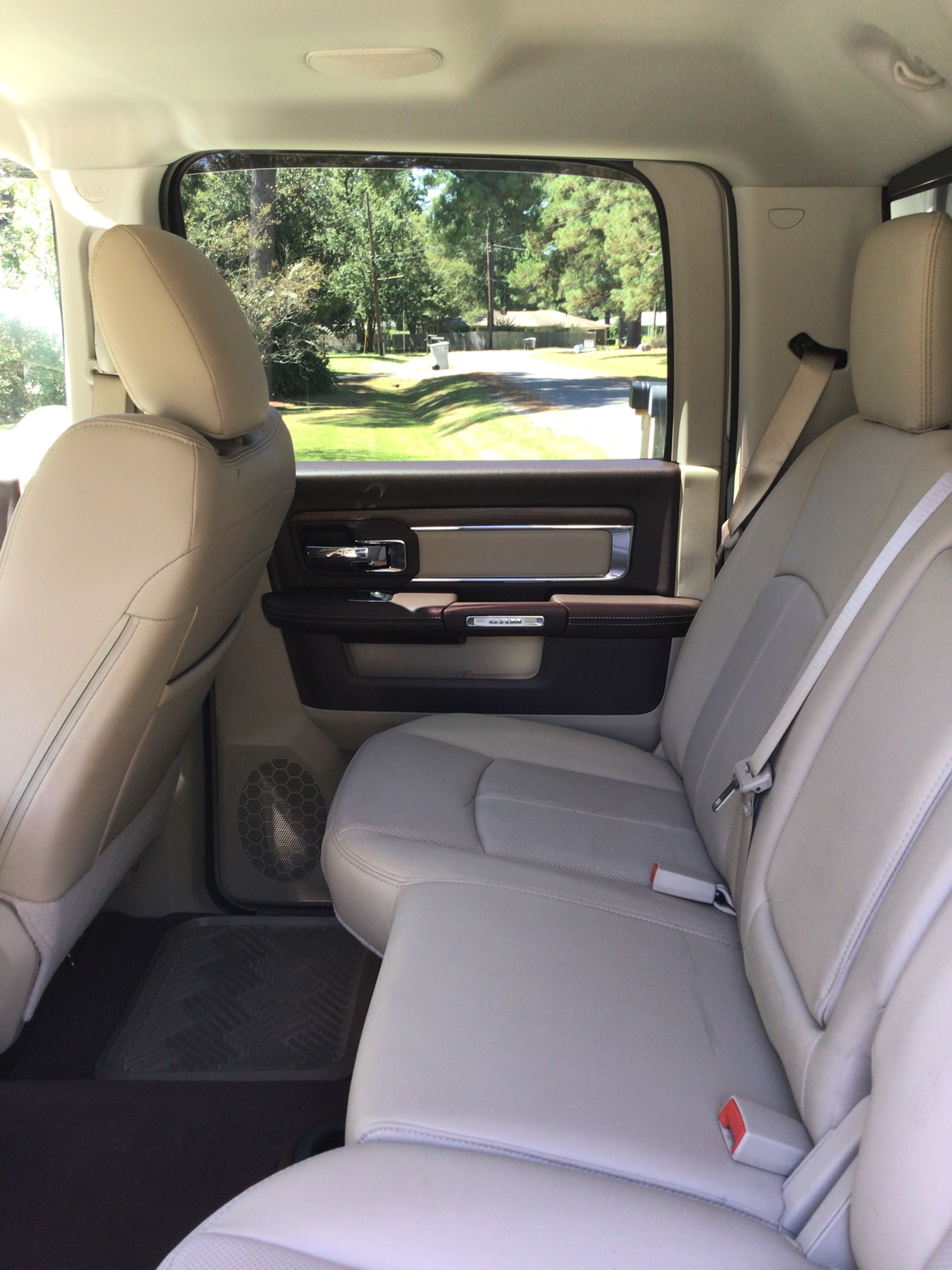 Used 2018 RAM 2500 Laramie RWD image 9