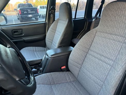 Used 1999 Jeep Cherokee SE image 19