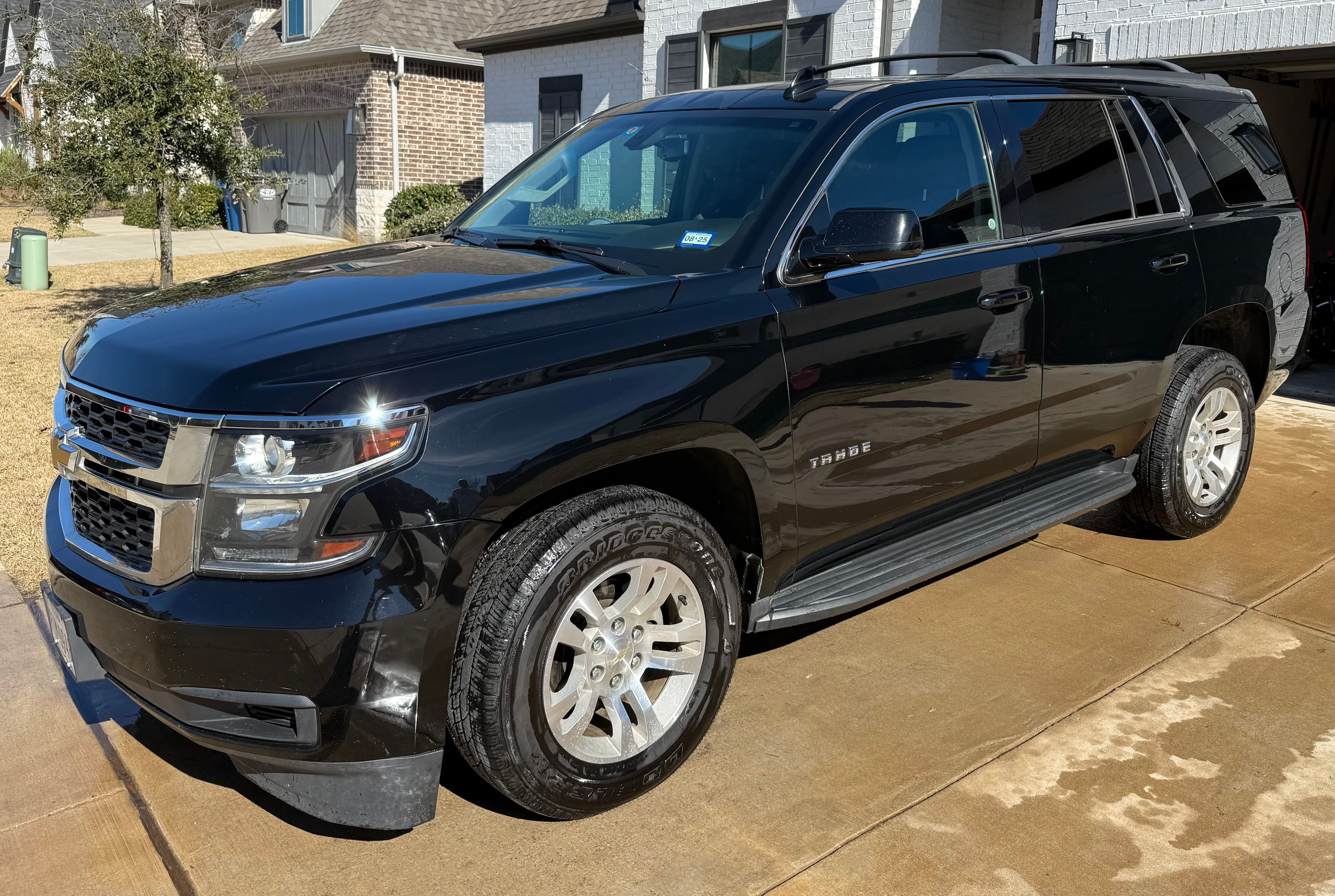 Used 2018 Chevrolet Tahoe LS RWD image 1