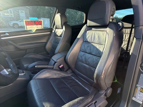 Used 2008 Volkswagen R32 AWD/4WD image 9