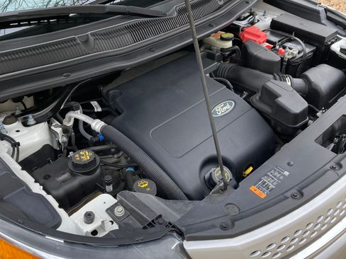 Used 2014 Ford Explorer XLT w/ Equipment Group 202A image 12