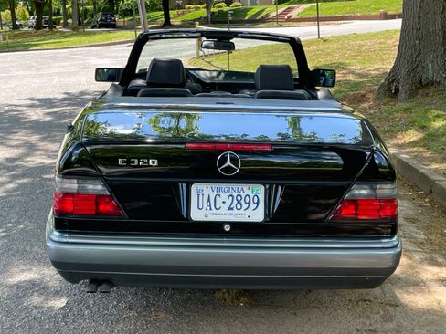 Used 1994 Mercedes-Benz E 320 Convertible image 9