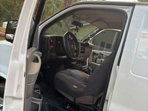 Used 2015 Chevrolet Express 2500 image 5