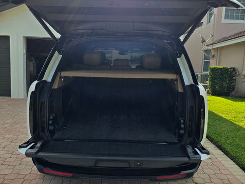 Used 2025 Land Rover Range Rover SE AWD/4WD image 15