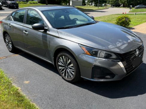 Used 2024 Nissan Altima 2.5 SV AWD/4WD image 1