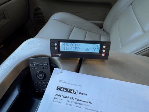 Used 2006 Ford F250 Lariat AWD/4WD image 6