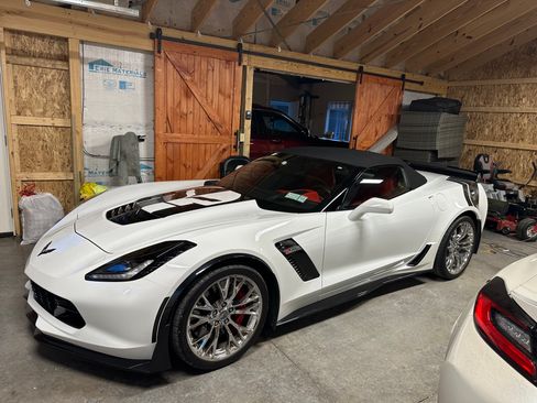 Used 2016 Chevrolet Corvette Z06 w/ 3LZ Preferred Equipment Group image 10