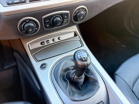 Used 2004 BMW Z4 2.5i image 18