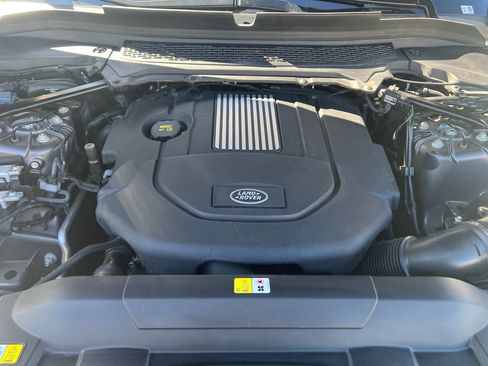 Used 2016 Land Rover Range Rover Sport HSE image 16