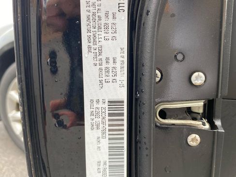 Used 2015 Chrysler 300 C w/ Light Group image 18