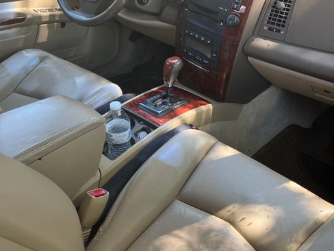 Used 2006 Cadillac SRX w/ Seating Package image 12