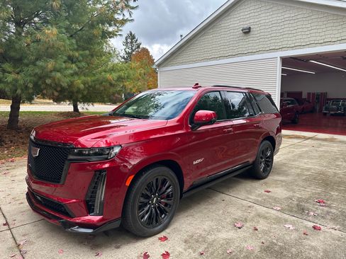 Used 2023 Cadillac Escalade V w/ LPO, ONYX Package image 4