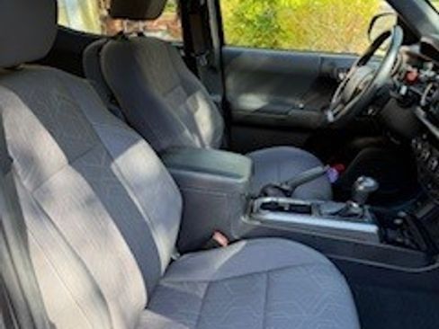 Used 2017 Toyota Tacoma TRD Sport w/ Tow Package image 16