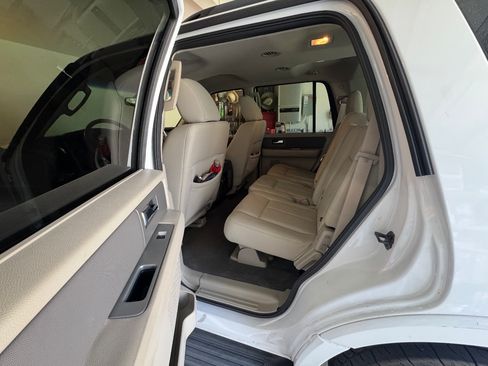 Used 2010 Ford Expedition XLT image 6