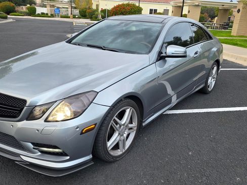 Used 2012 Mercedes-Benz E 550 E 550 Coupe 2D image 2