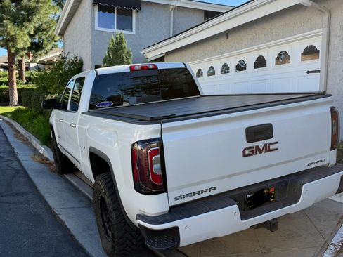 Used 2018 GMC Sierra 1500 Denali w/ Denali Ultimate Package image 2