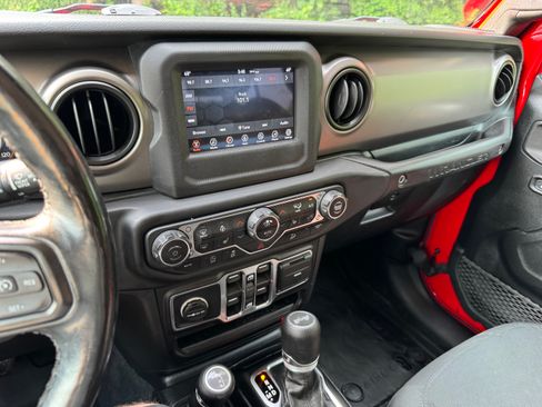 Used 2021 Jeep Wrangler Unlimited Sport AWD/4WD image 13