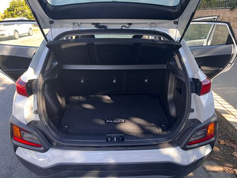 Used 2020 Hyundai Kona SE w/ Cargo Package image 8